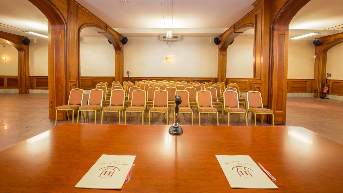 Hotel-Arco-Di-Travertino-sala-meeting-4