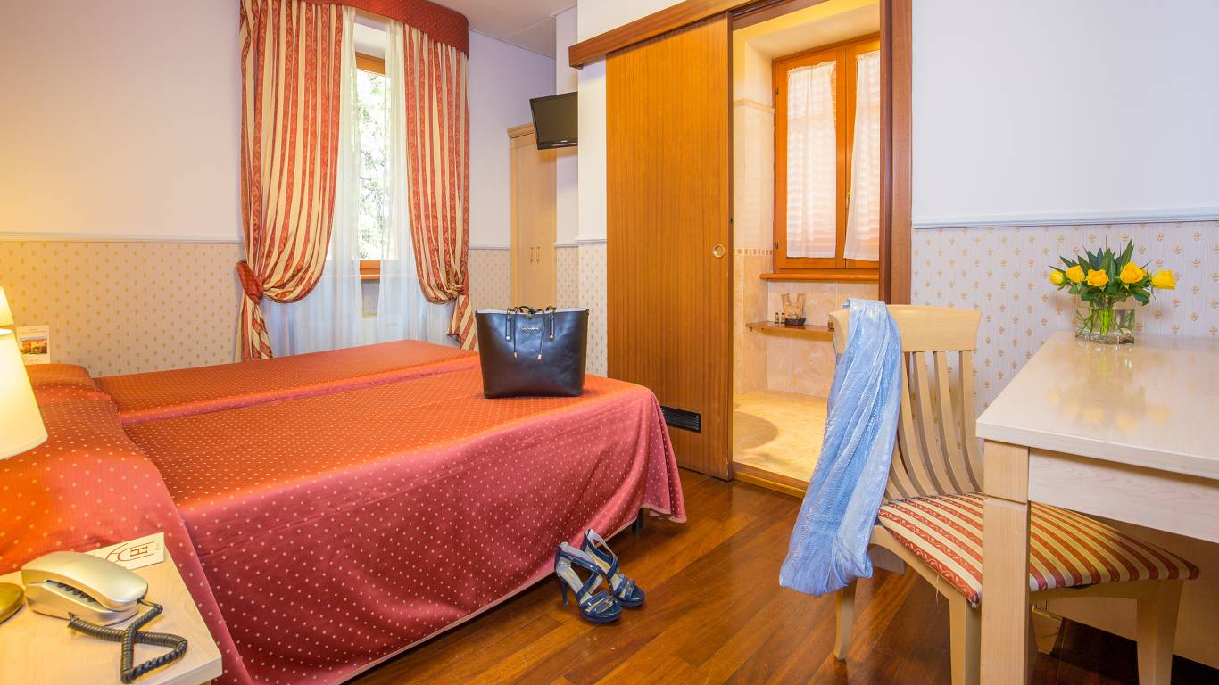 Hotel-Arco-Di-Travertino-single-room-2