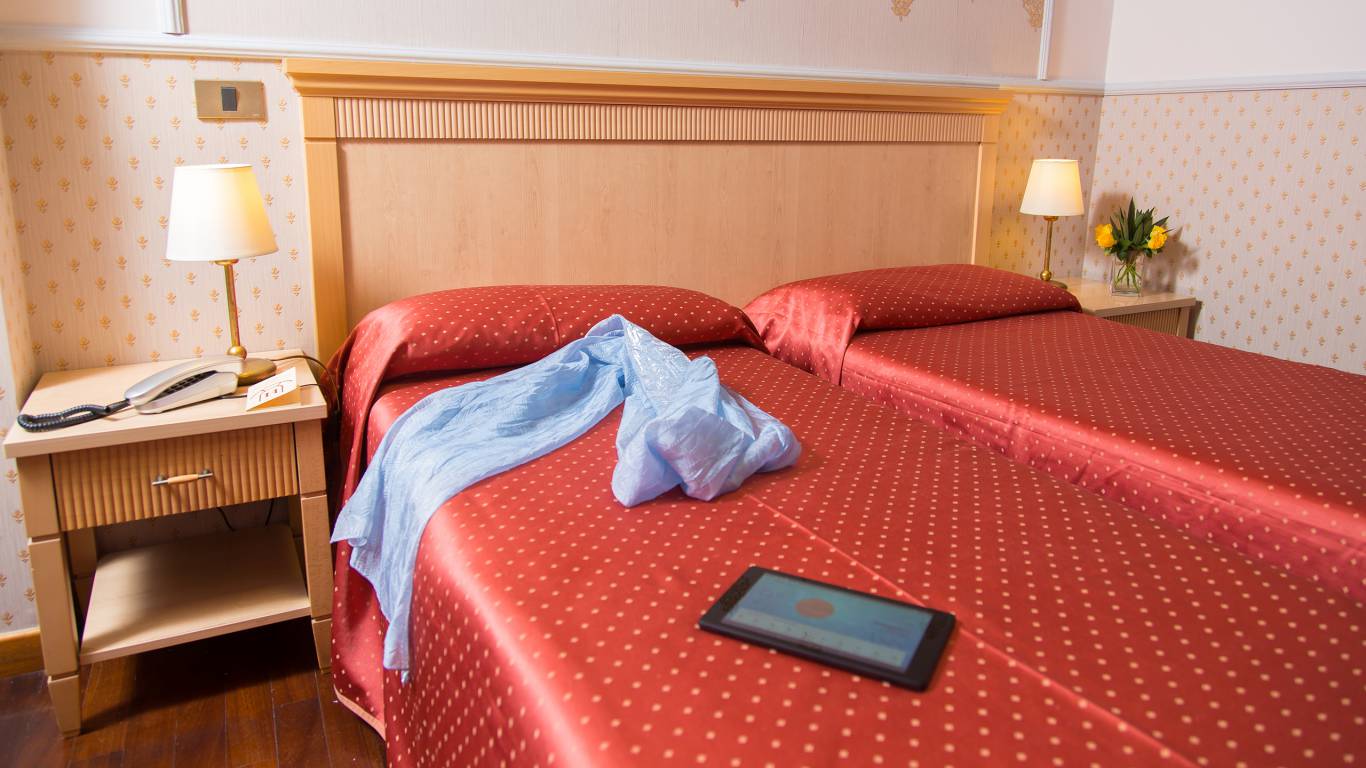 Hotel-Arco-Di-Travertino-single-room-6