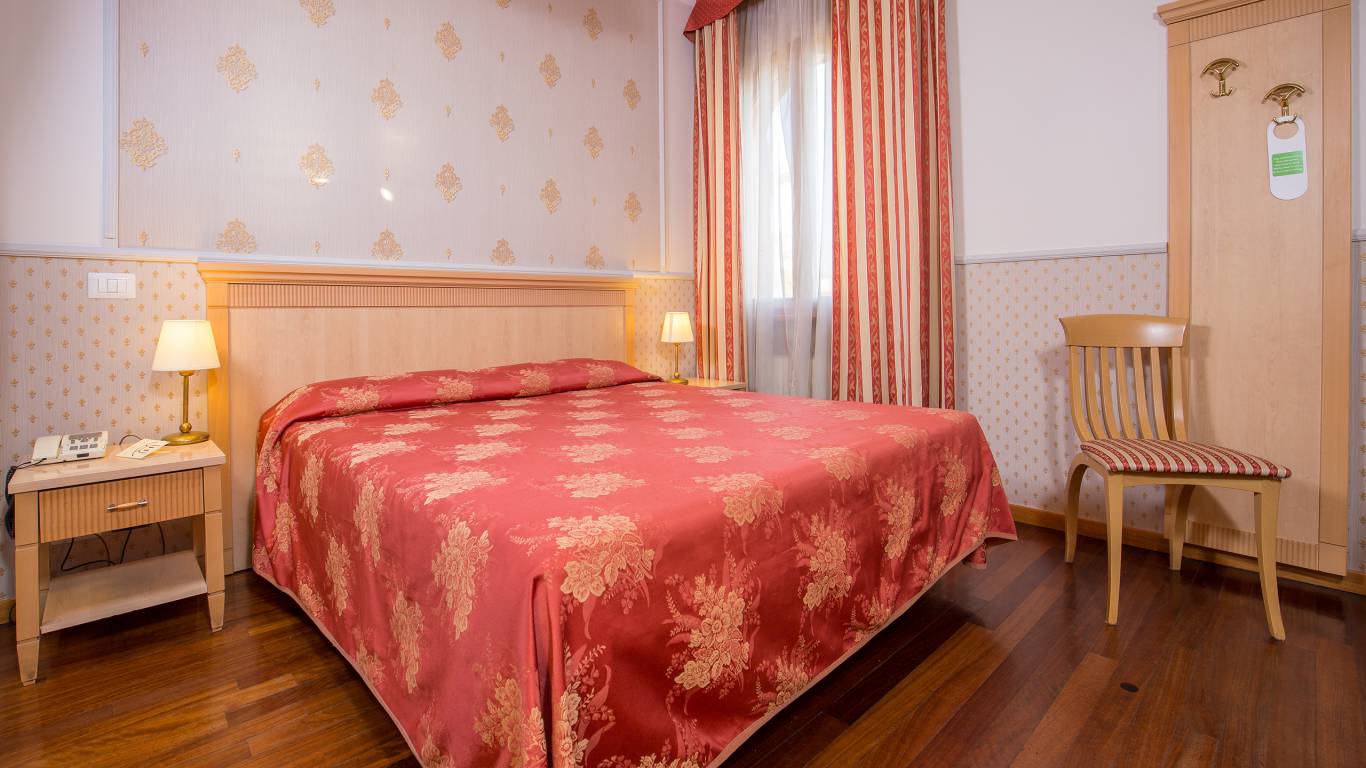 Hotel-Arco-Di-Travertino-double-room-4