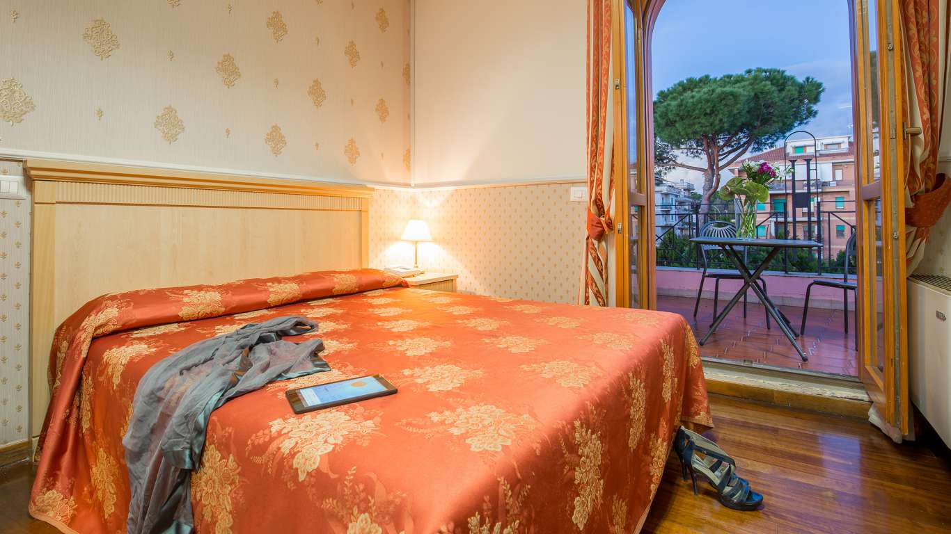 Hotel-Arco-Di-Travertino-double-room-22