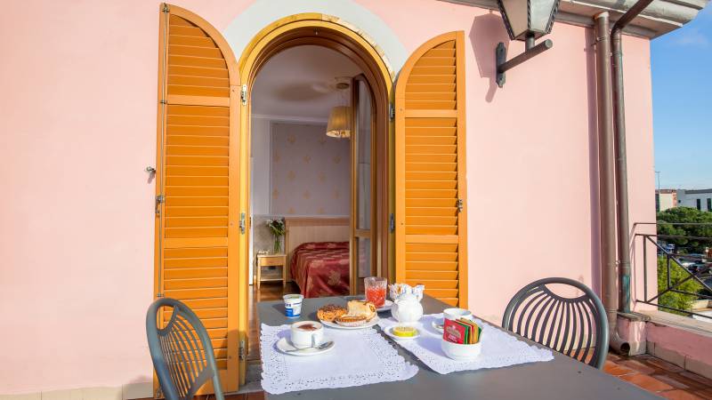 Hotel-Arco-Di-Travertino-balcone