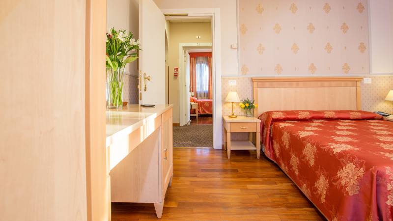 Hotel-Arco-Di-Travertino-camera-matrimoniale-14